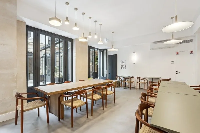 33 rue de Châteaudun · Les Nouveaux Bureaux · R+5 · 36 postes · photo 1